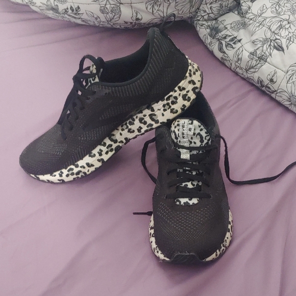 Brooks Shoes - Brooks Revel 5 Snow Leopard Women's Running Shoes Size 10.5
